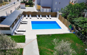 Stunning apartment in Novigrad w/ Outdoor swimming pool and 2 Bedrooms